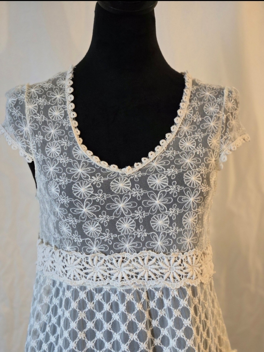 Solitaire Vintage Cream White Embroidery  Lace Tunic Top